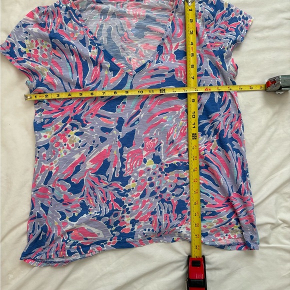Lilly Pulitzer V Neck Shirt - Picture 4 of 6